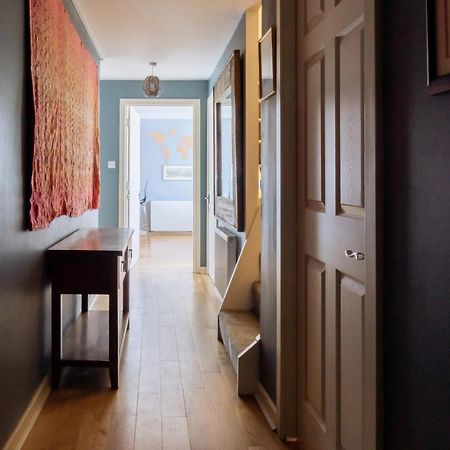 Stylish 3 Bedroom Apartment Near Hollyrood Park Edinburg Exteriör bild