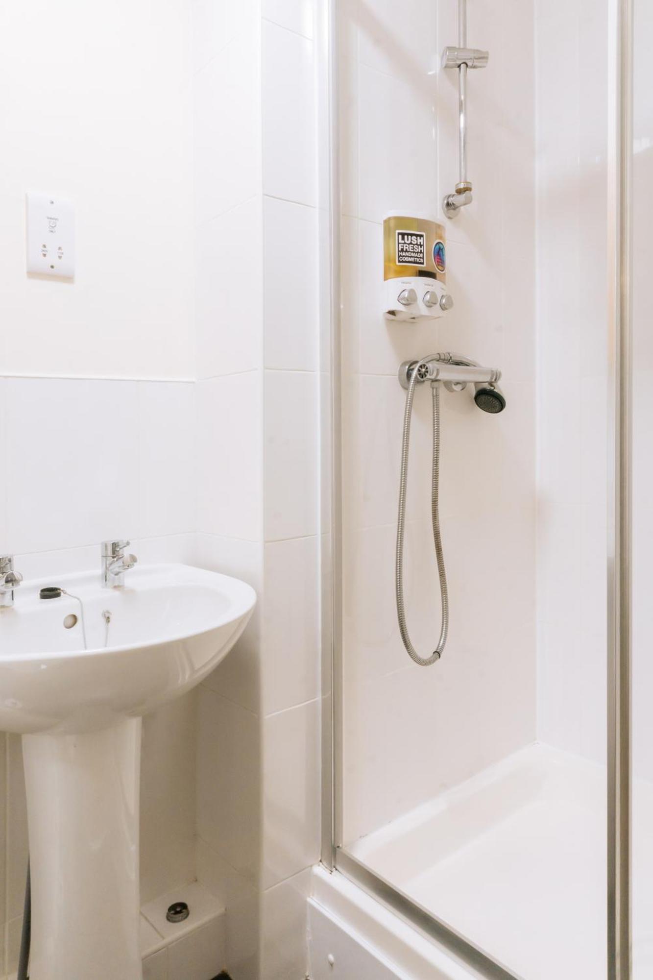 Stylish 3 Bedroom Apartment Near Hollyrood Park Edinburg Exteriör bild